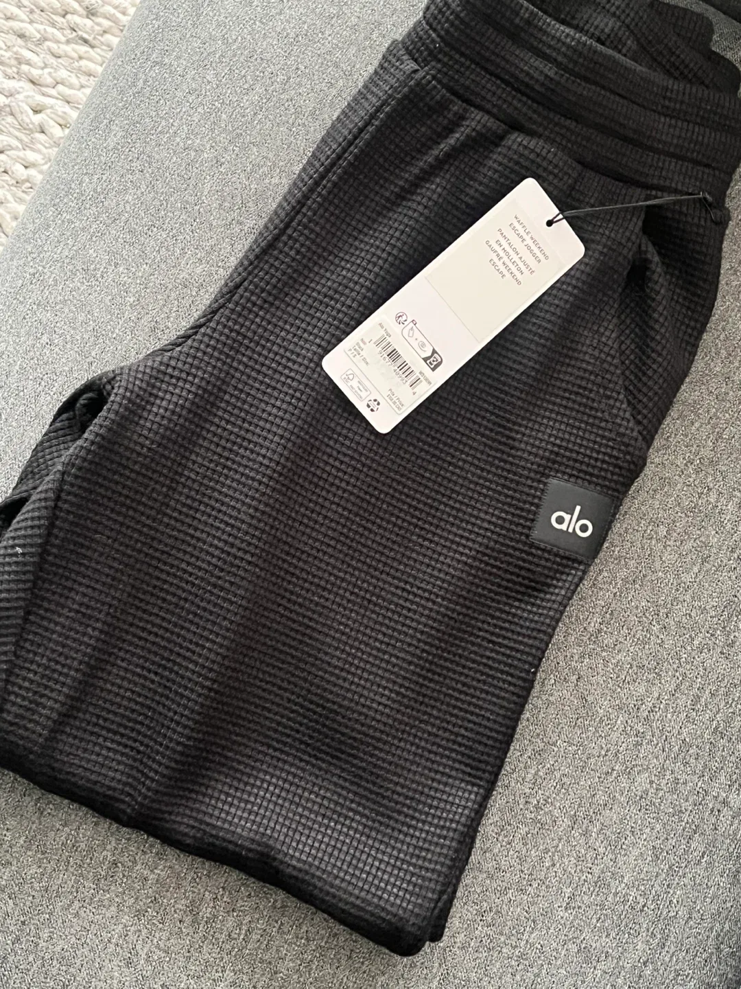 Brand New Alo Yoga Waffle Weekend Escape Jogger - Black, Size S image indicator(4)