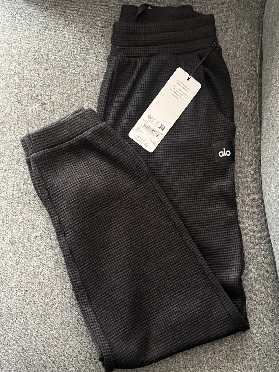 Brand New Alo Yoga Waffle Weekend Escape Jogger - Black, Size S image indicator(5)