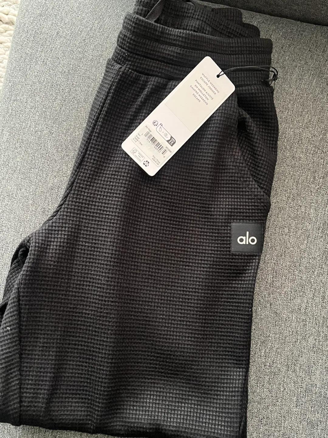 Brand New Alo Yoga Waffle Weekend Escape Jogger - Black, Size S image indicator(3)