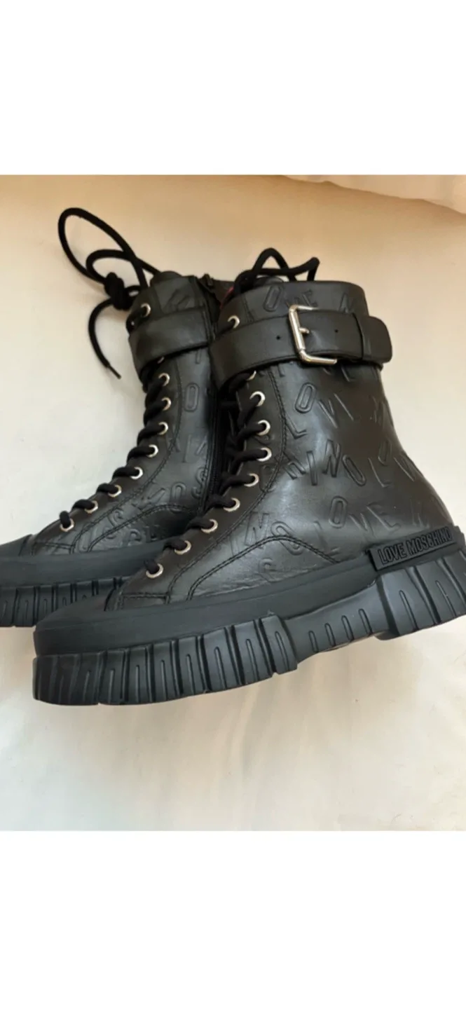 Love Moschino Black Leather Ankle Boots. Size 39 image indicator(4)