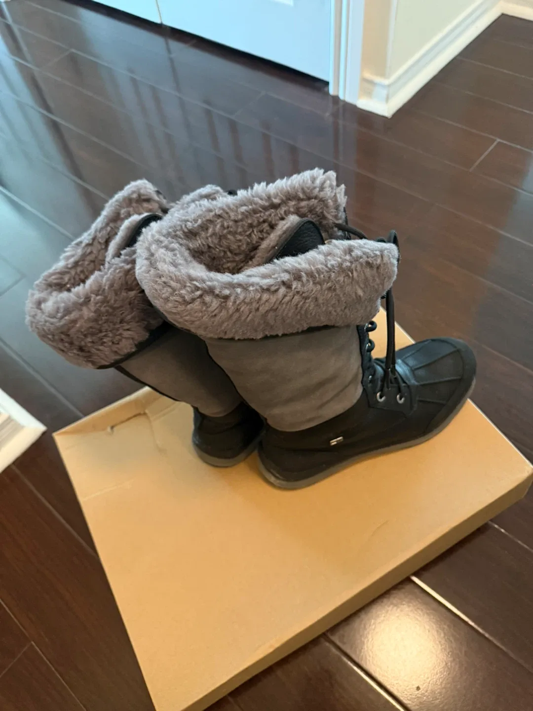 UGG Waterproof Boots - Size 9.5 image indicator(4)