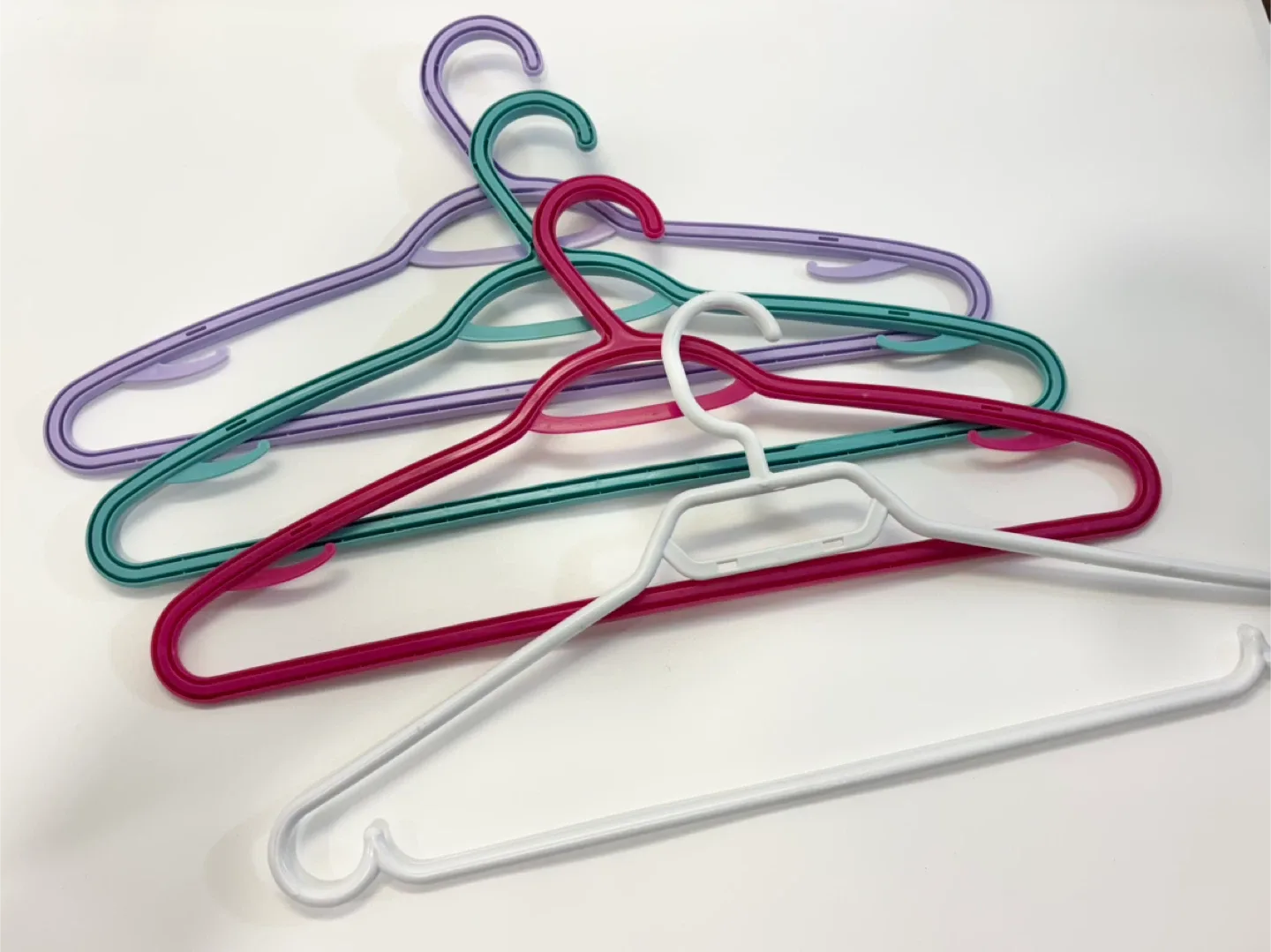 Clothes Hangers 40 pack - Assorted Colours image indicator(2)