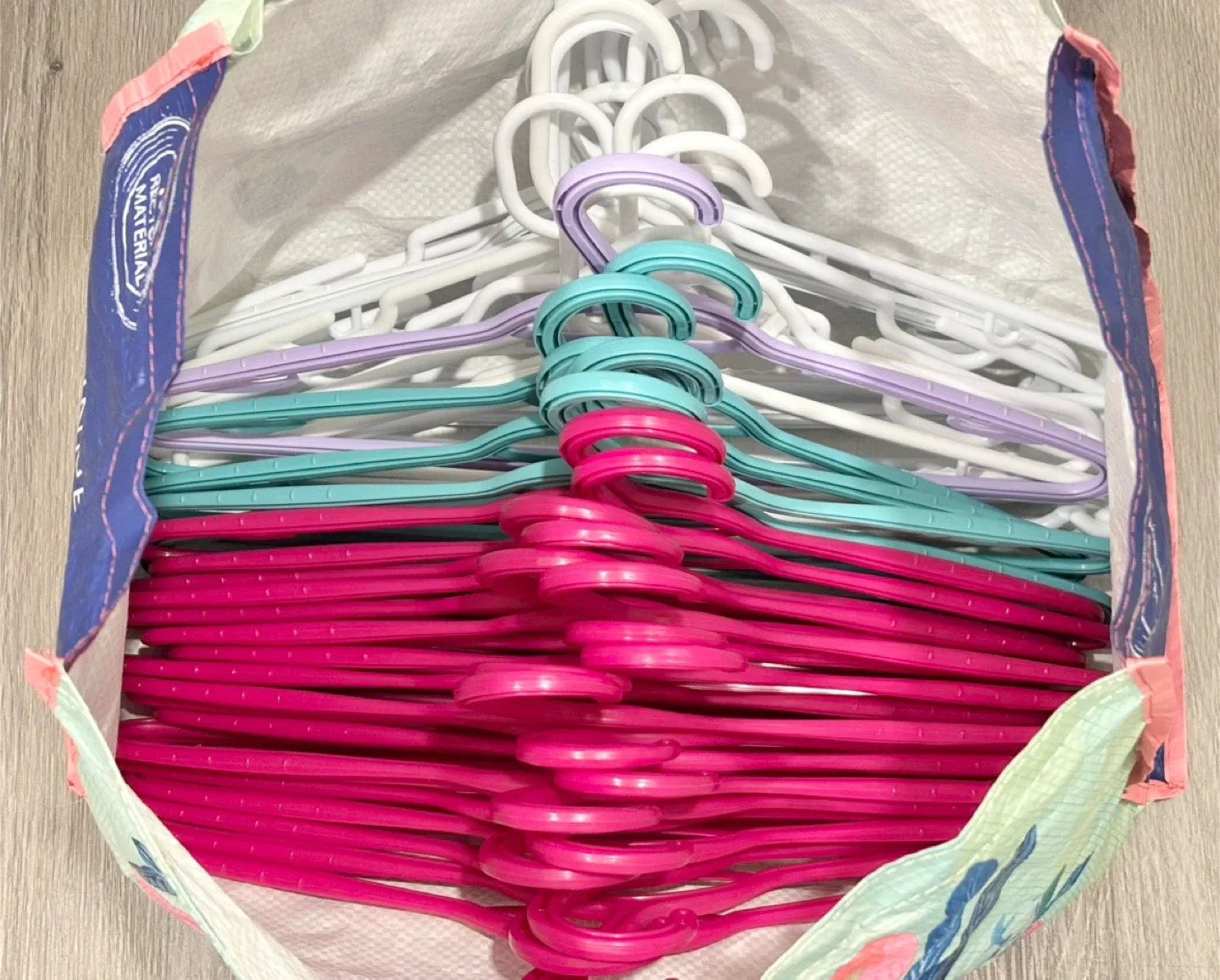 Clothes Hangers 40 pack - Assorted Colours