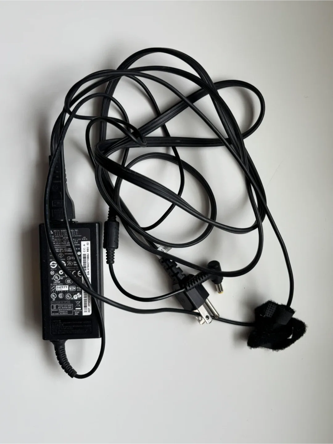 Delta Electronics ADP-65VH B AC Adapter image indicator(5)