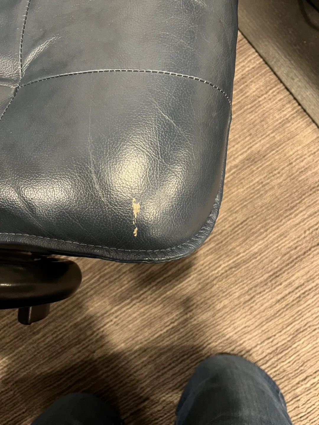 Blue Leather Chair image indicator(5)