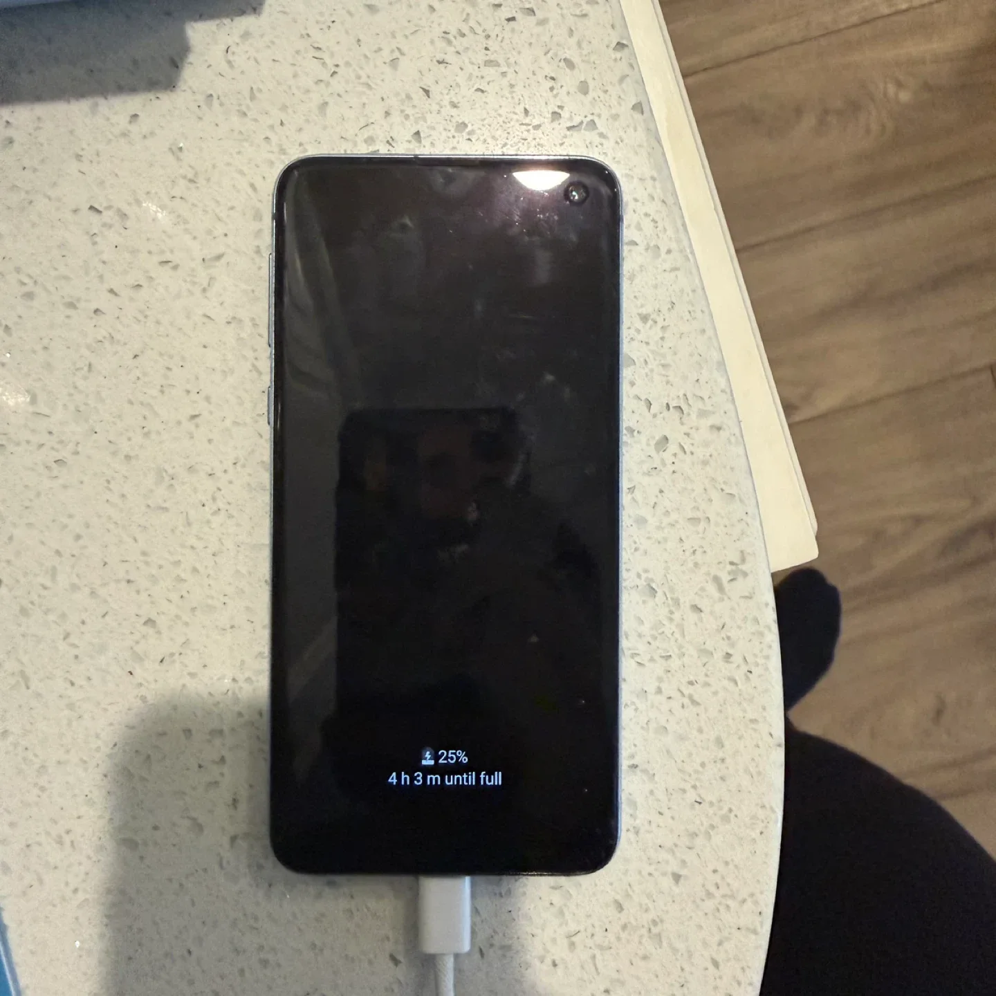 Samsung Galaxy S10e with Case