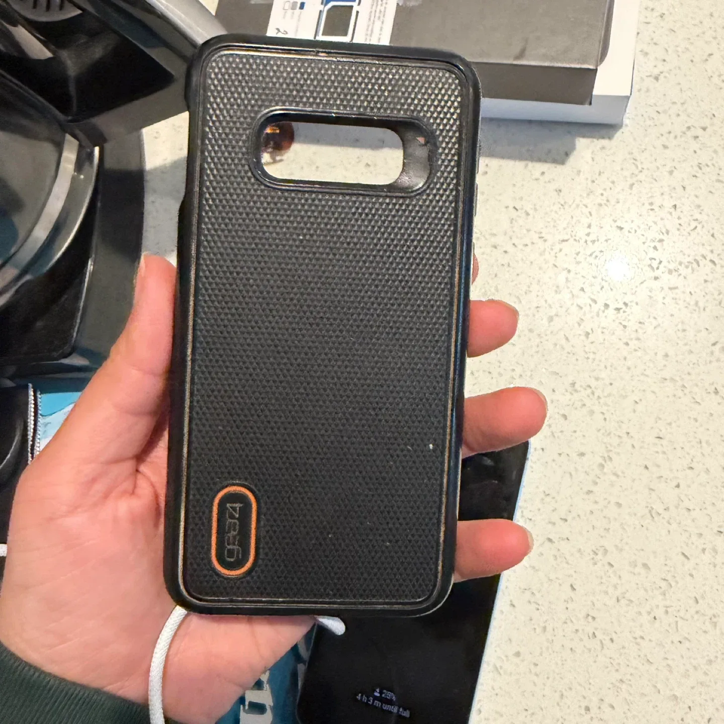 Samsung Galaxy S10e with Case image indicator(3)