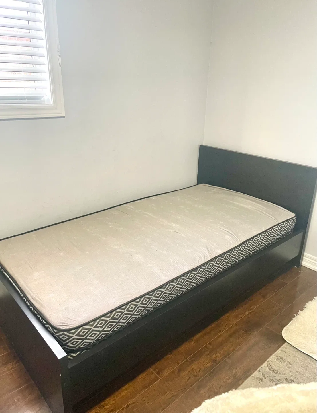 Single bed with Mattress image indicator(2)