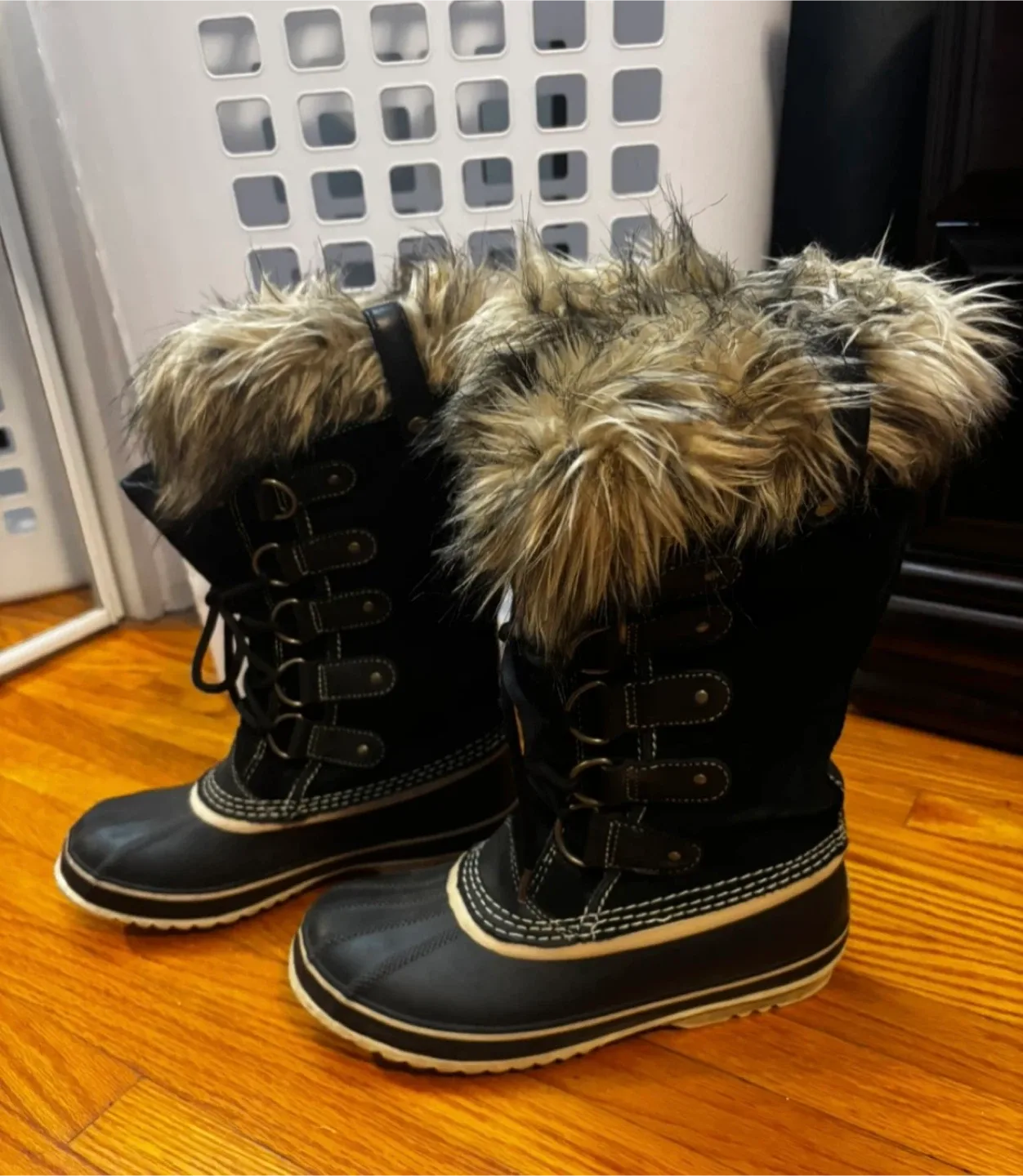 Sorel tall boots with fur - $45 - size 8 women’s