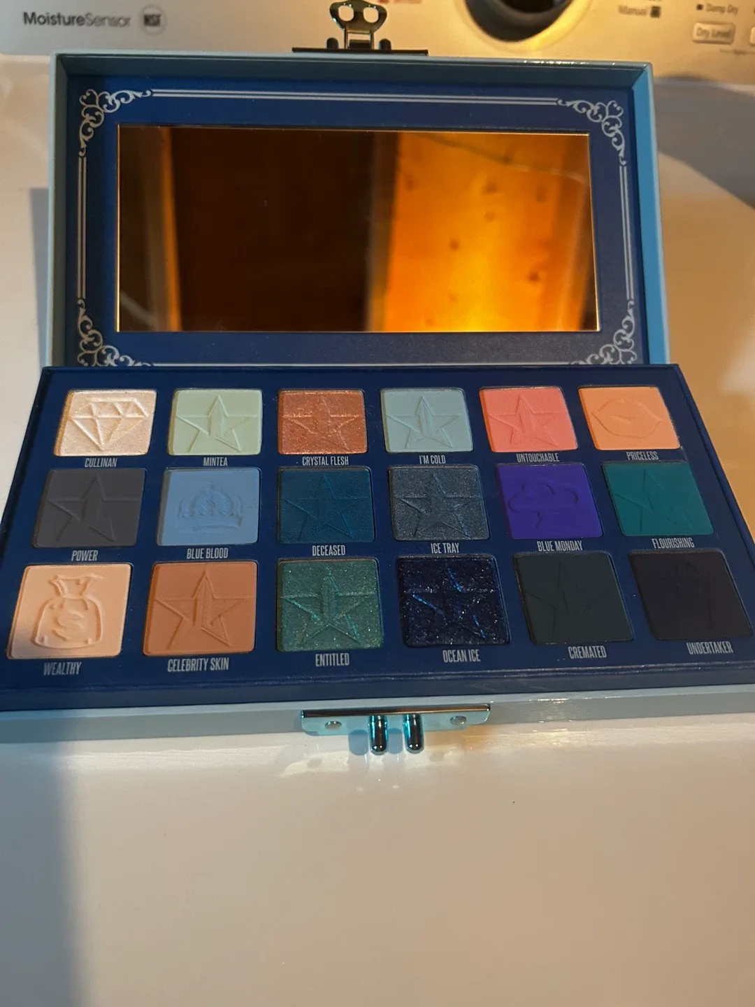 Jeffree Star Cosmetics Blue Blood Eyeshadow Palette image indicator(2)