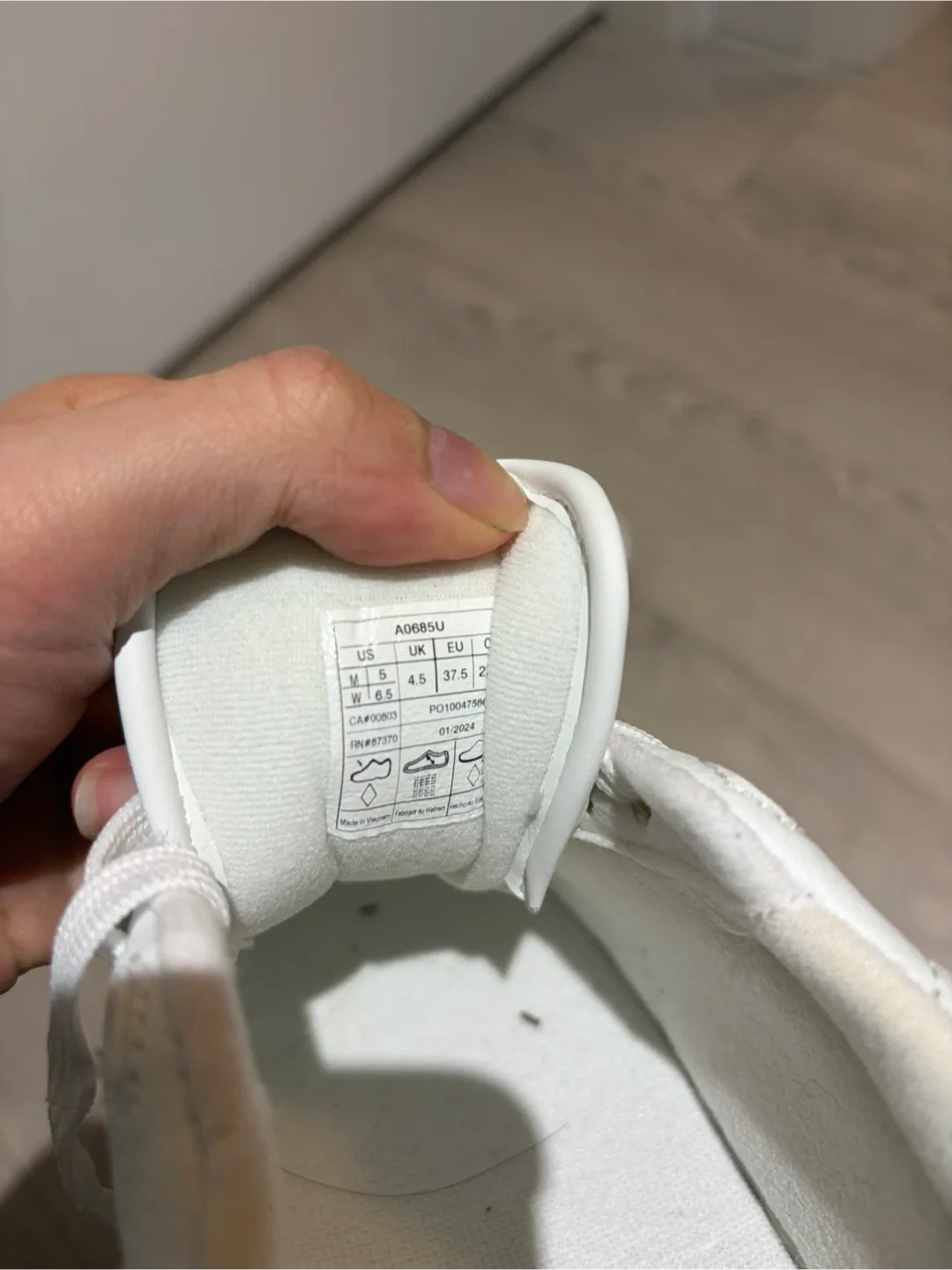 ALO White Sneakers US 6 image indicator(4)