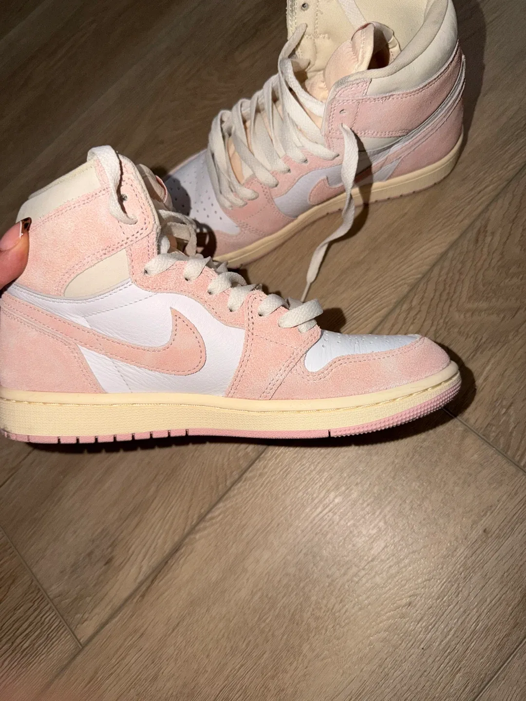 Nike Air Jordan 1 High OG Atmosphere (Bubble Gum) image indicator(3)