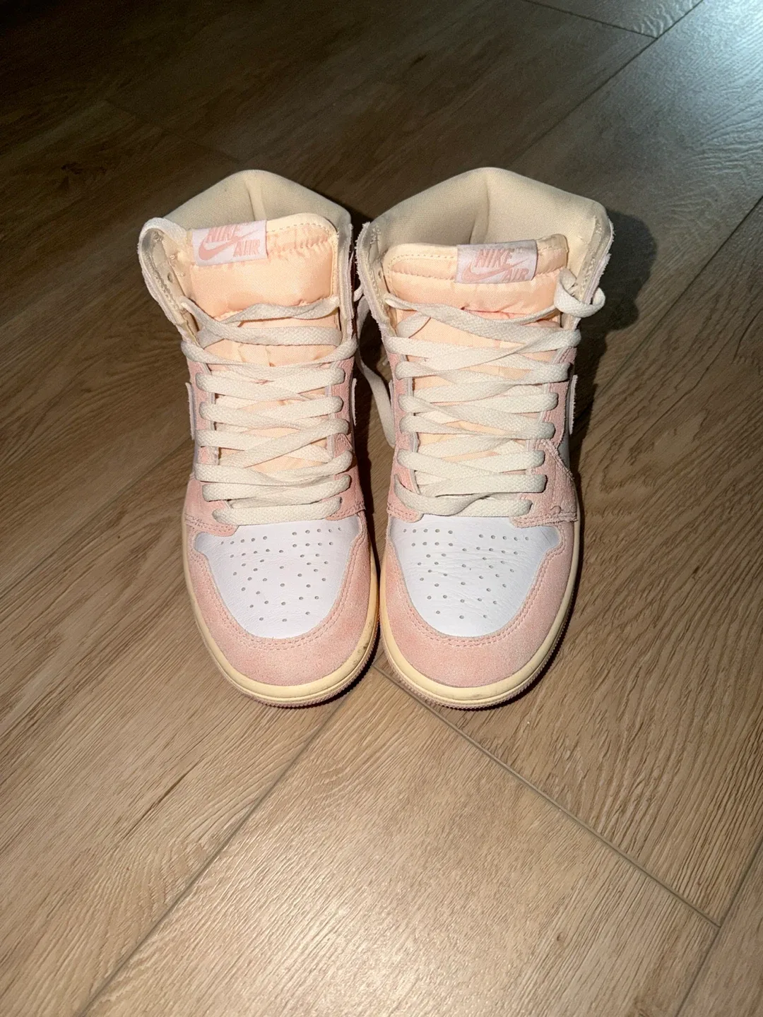 Nike Air Jordan 1 High OG Atmosphere (Bubble Gum) image indicator(2)