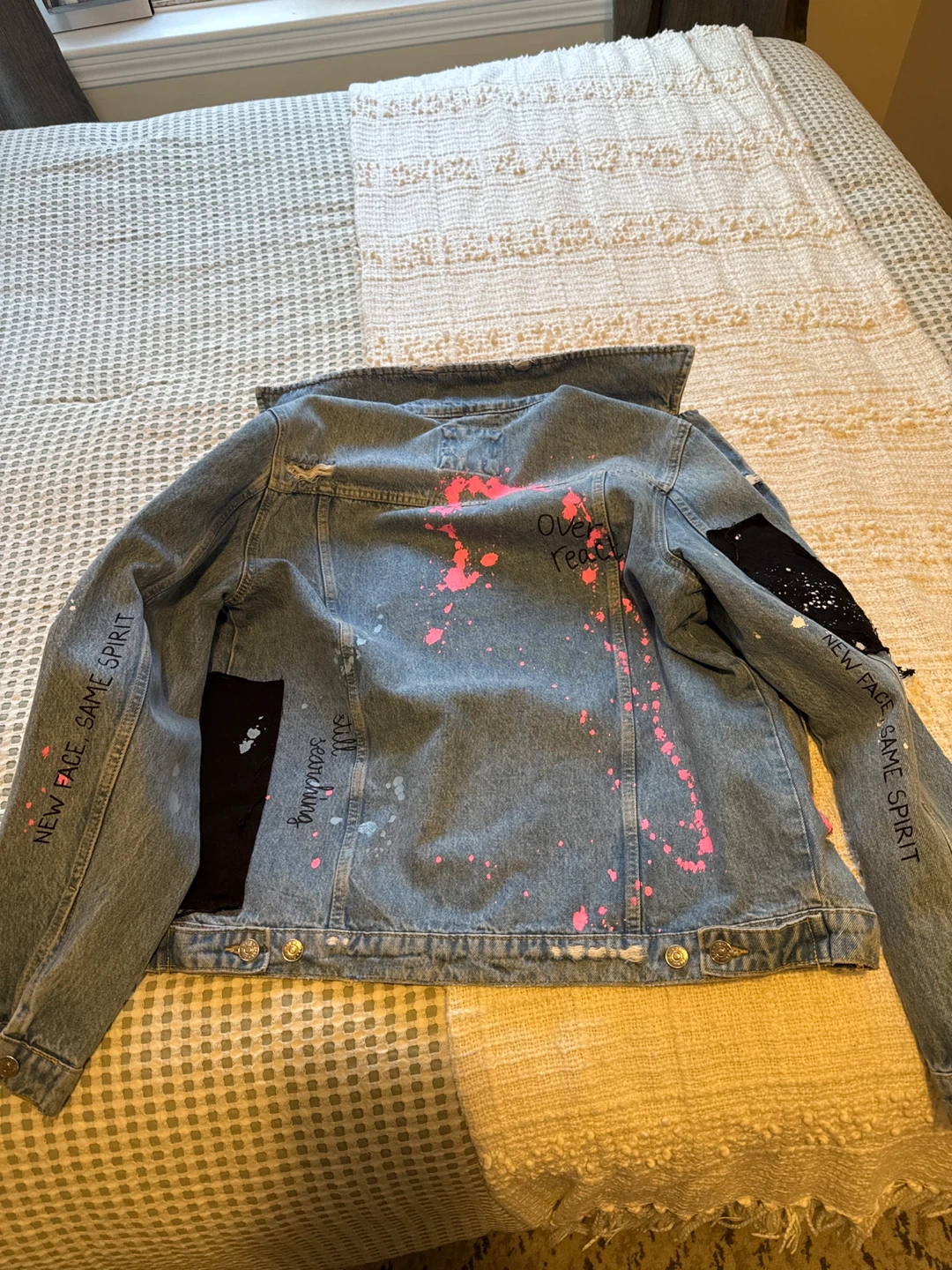 Zara Denim Jacket with Graffiti - photo 2