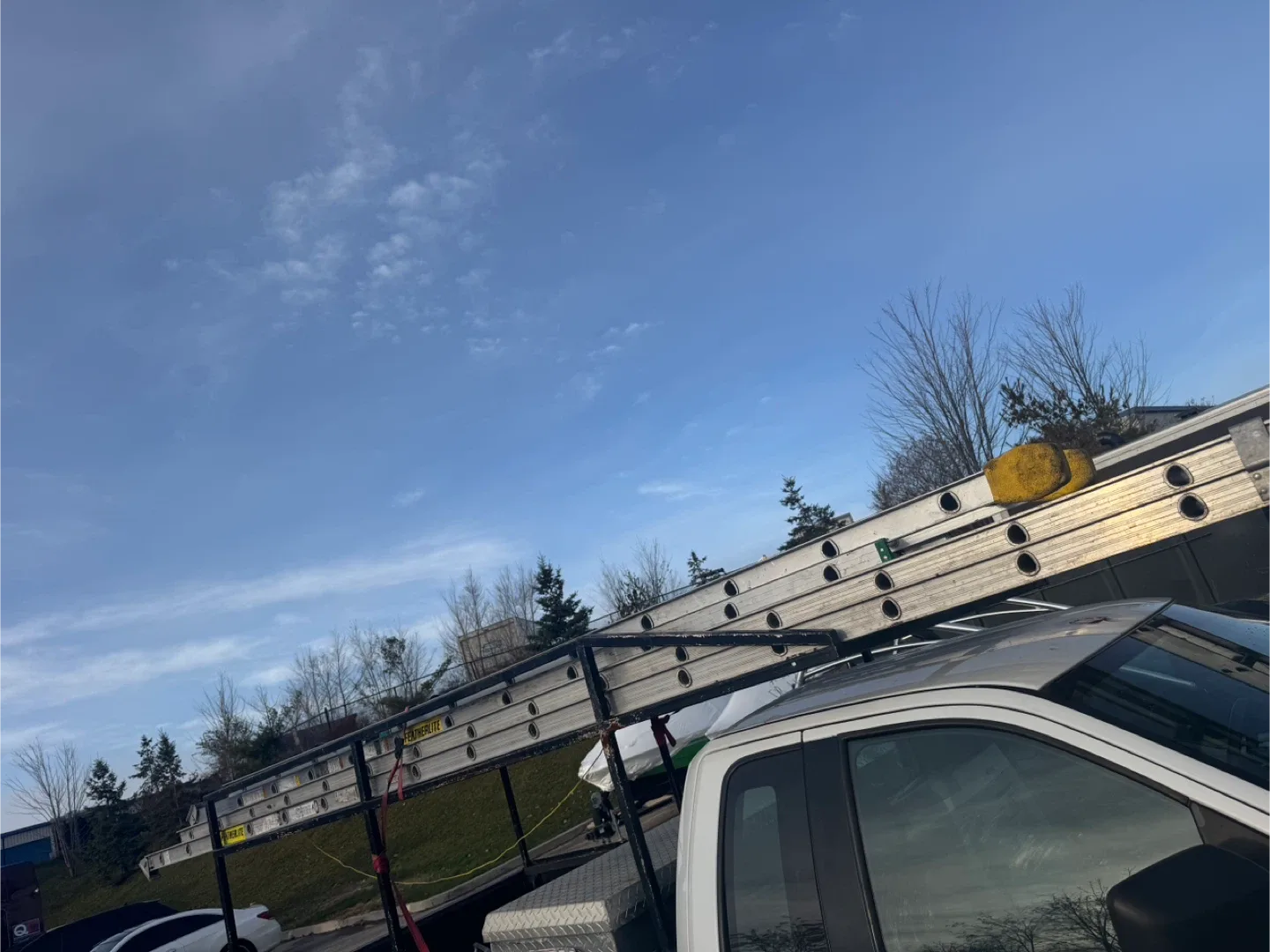 Extension ladders 24ft and 32ft image indicator(3)