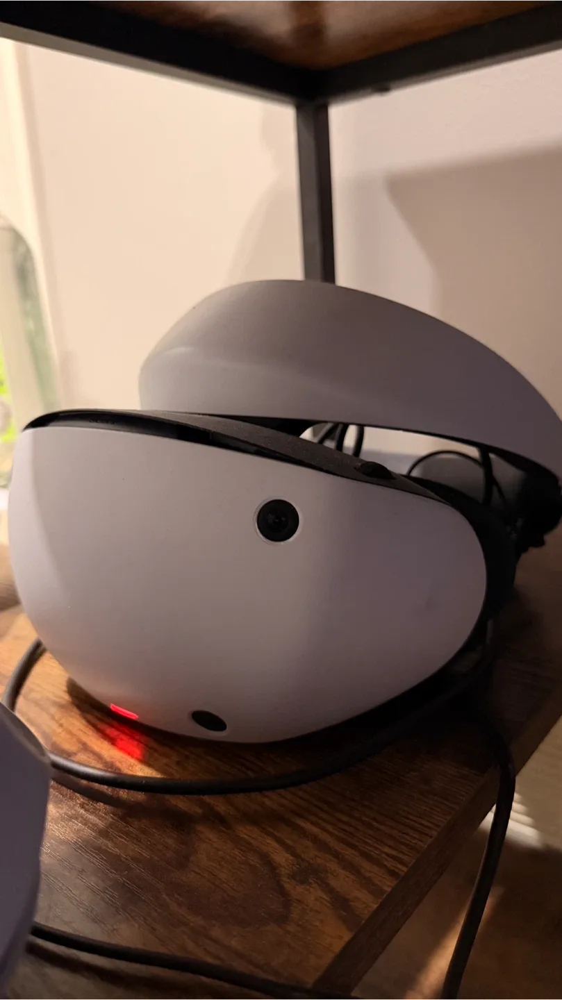PlayStation VR2 Headset (Like New) image indicator(2)