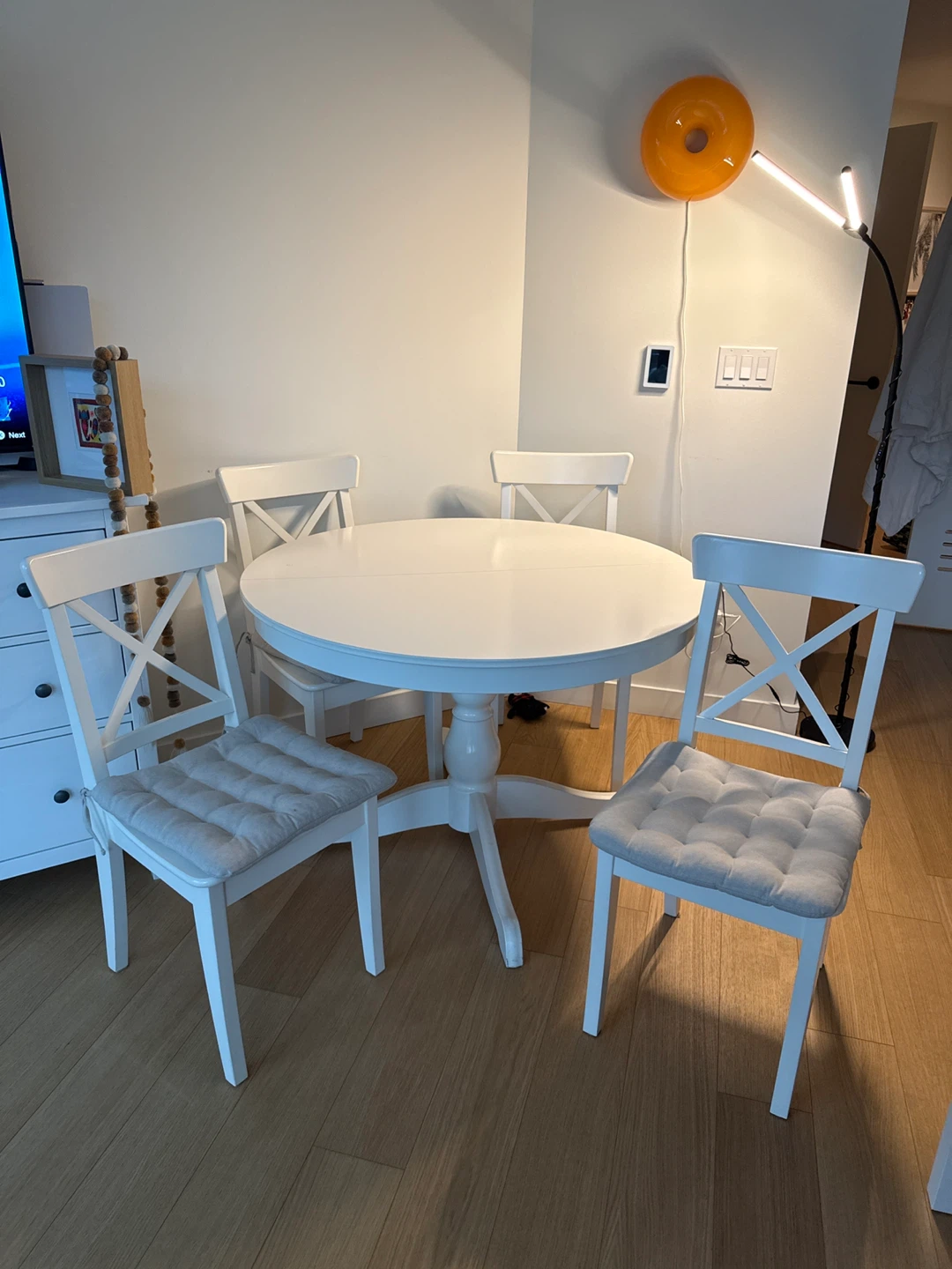 IKEA Ingatorp White Round Extendable Table & 4 Chairs - photo 2