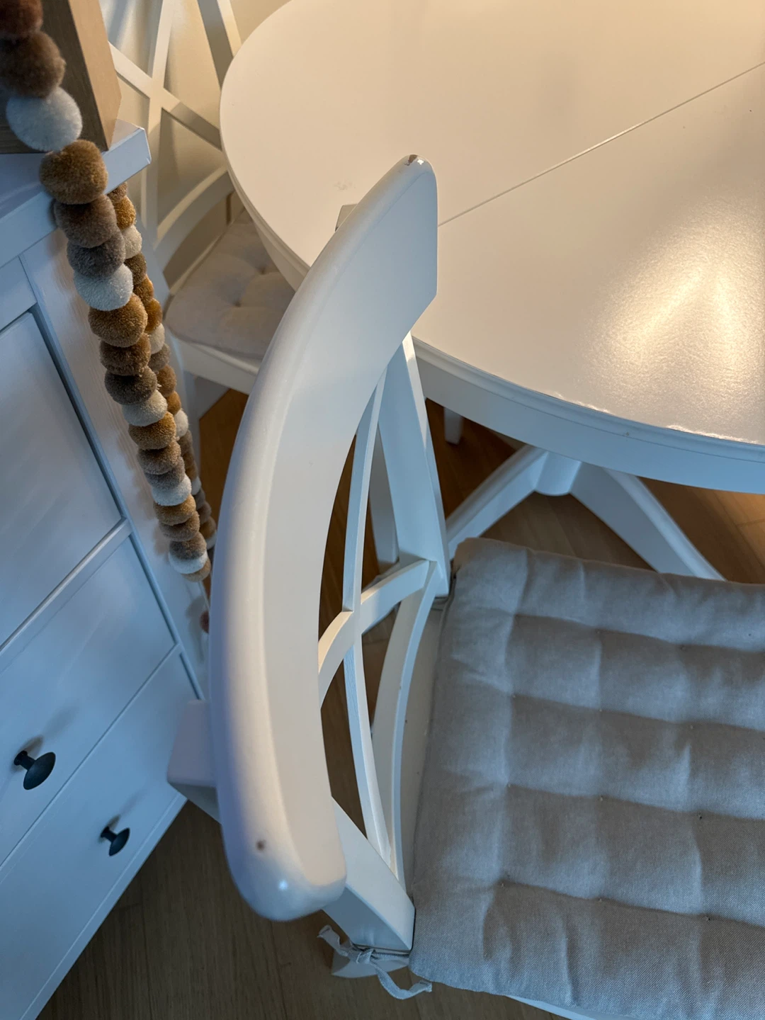 IKEA Ingatorp White Round Extendable Table & 4 Chairs - photo 4