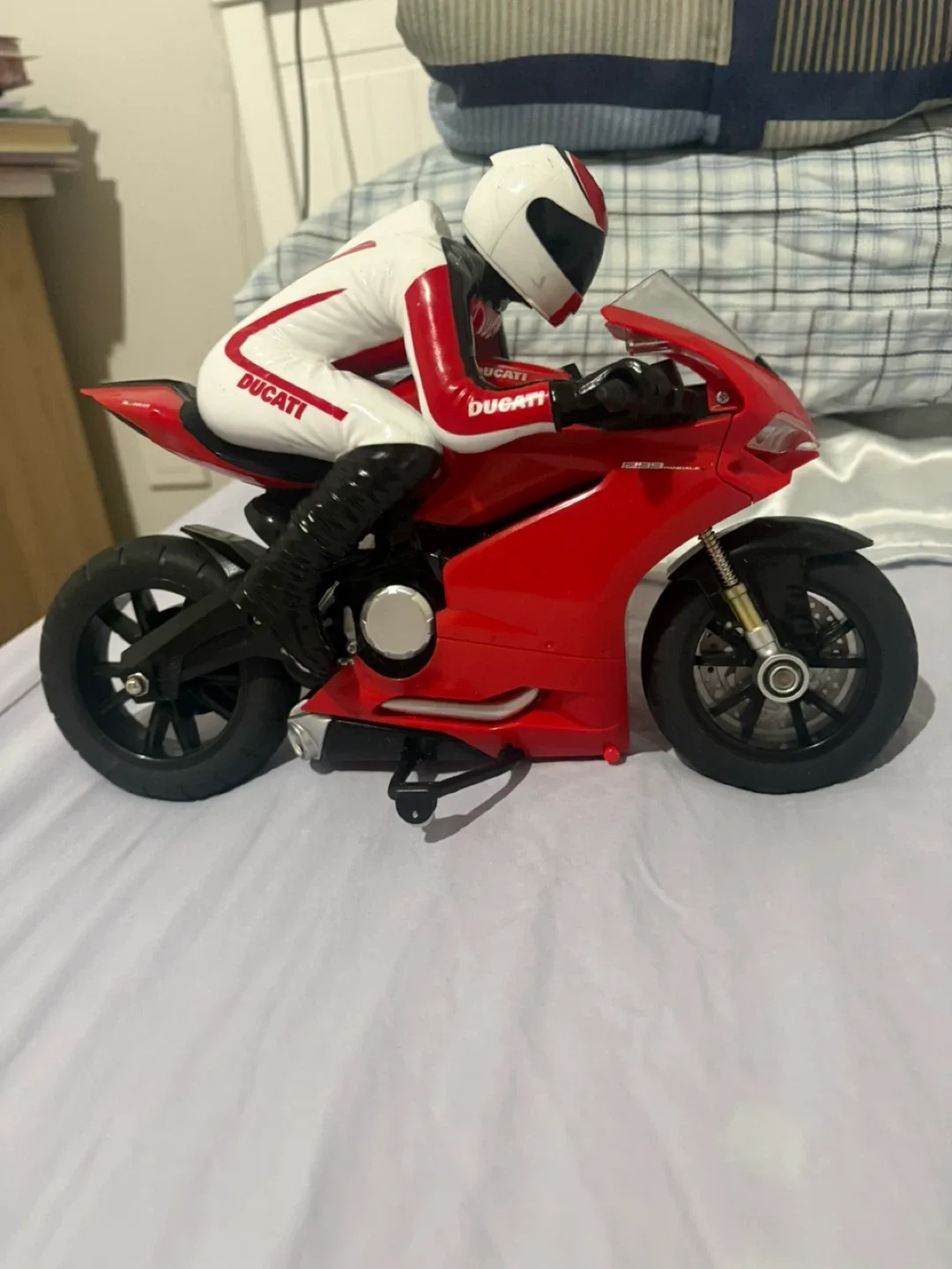 Ducati Toy Motorcycle - Red & White image indicator(3)