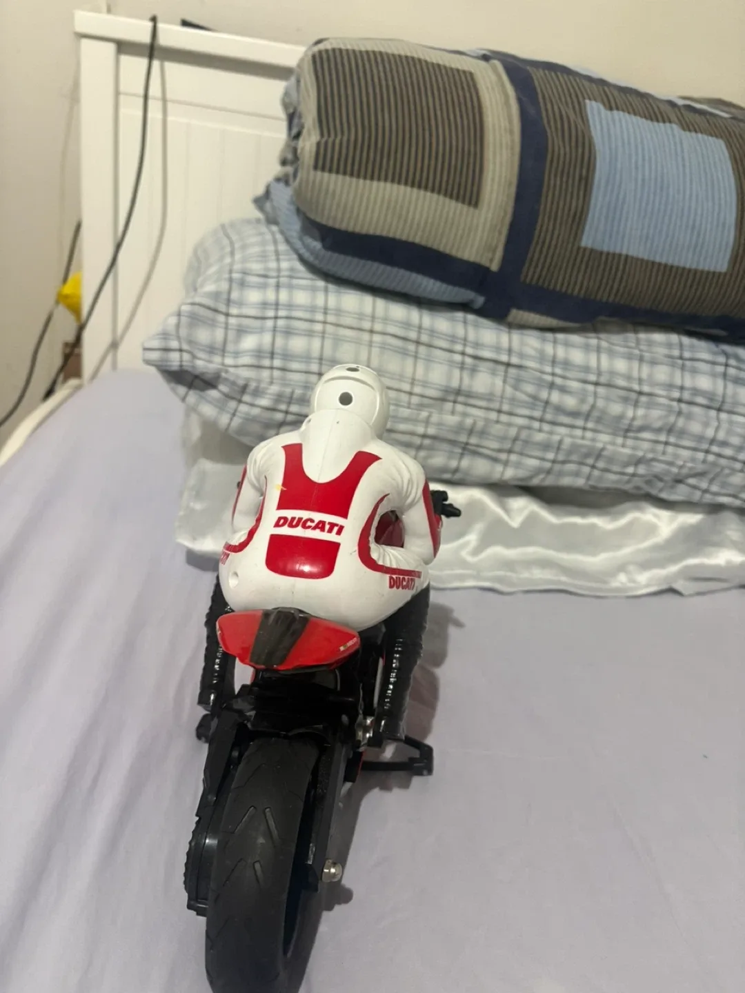 Ducati Toy Motorcycle - Red & White image indicator(2)