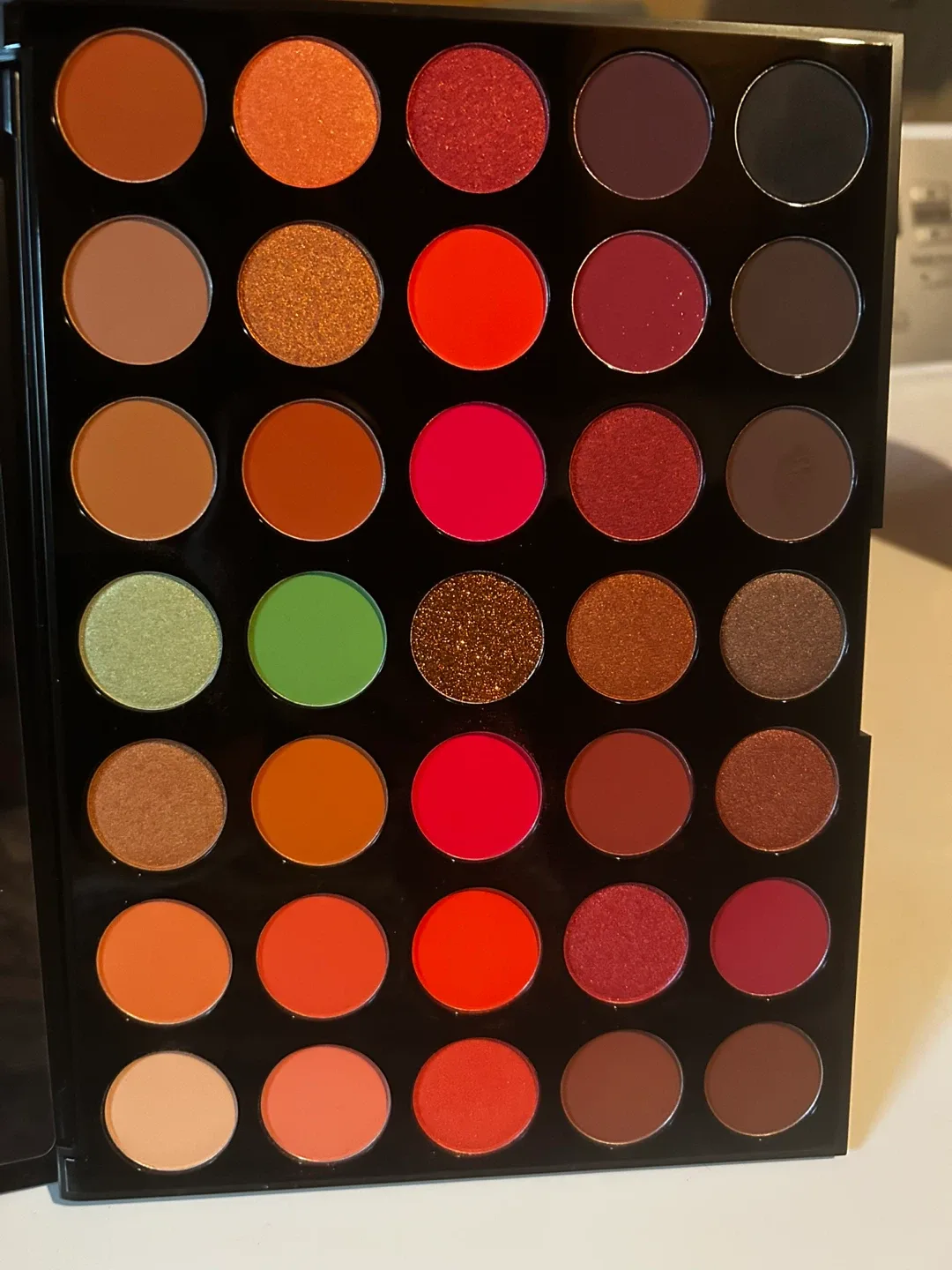 Morphe Artistry Palette image indicator(2)
