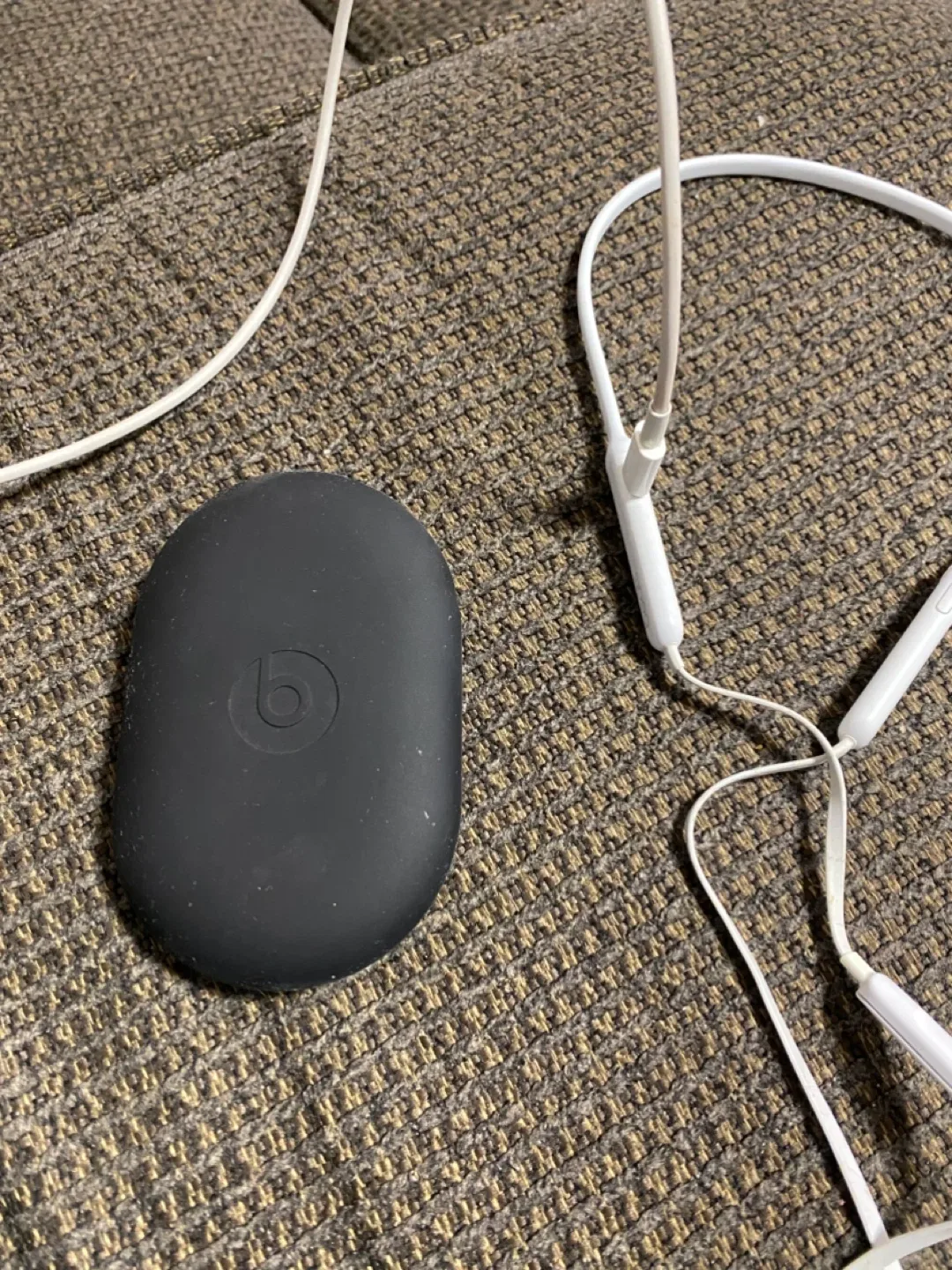 Beats Flex Wireless Earphones - White image indicator(3)