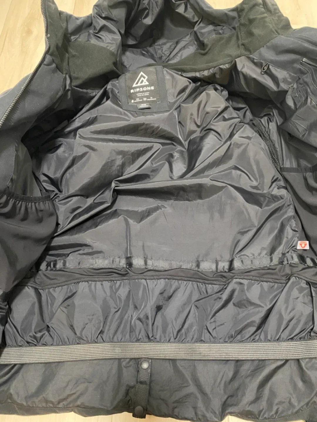 Ripzone Black Puffer Jacket image indicator(3)