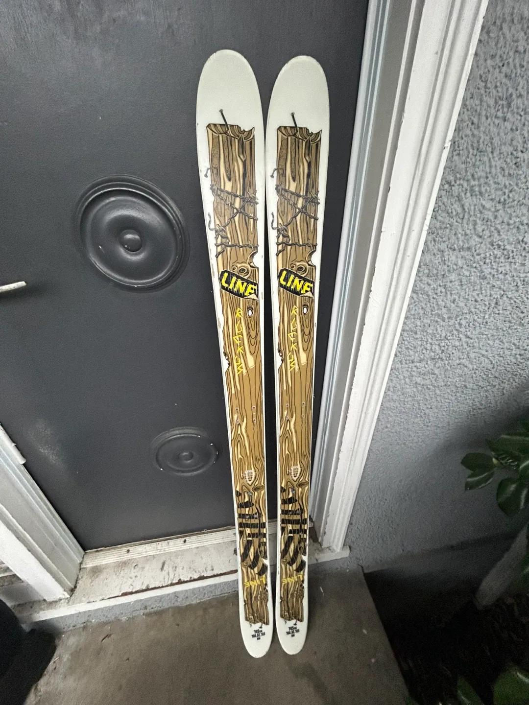 Line Skis - Great Condition image indicator(2)