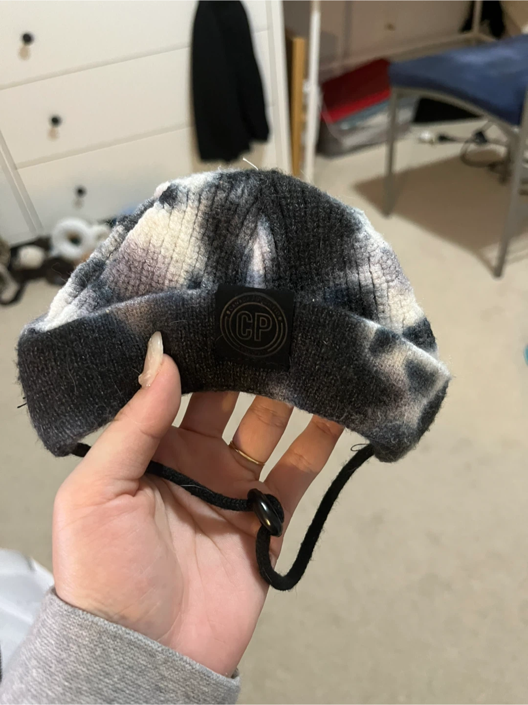 Canada Pooch M beanie & Dinosaur cap