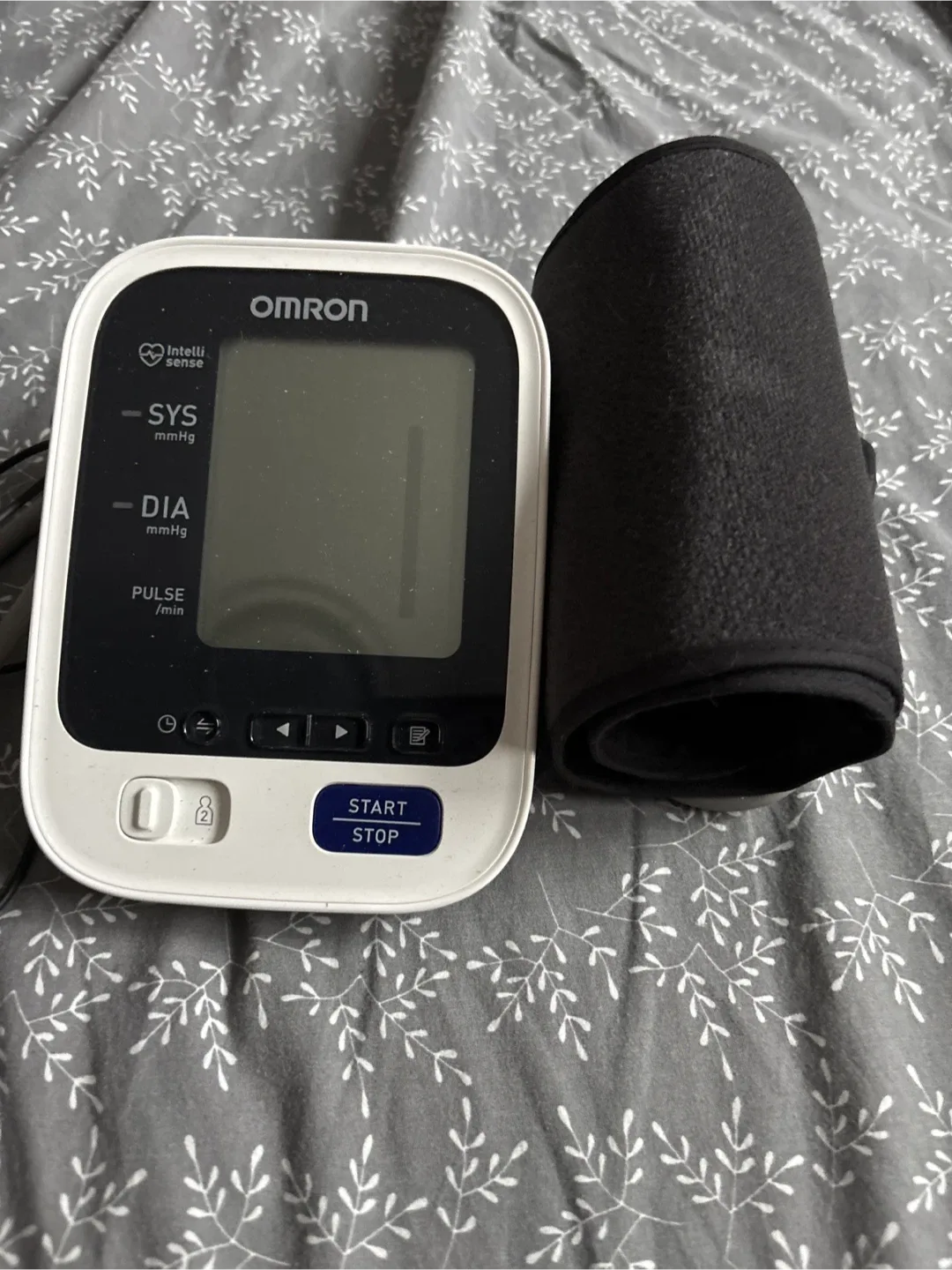 Like NEW Omron Blood Pressure Monitor plug in or   battery