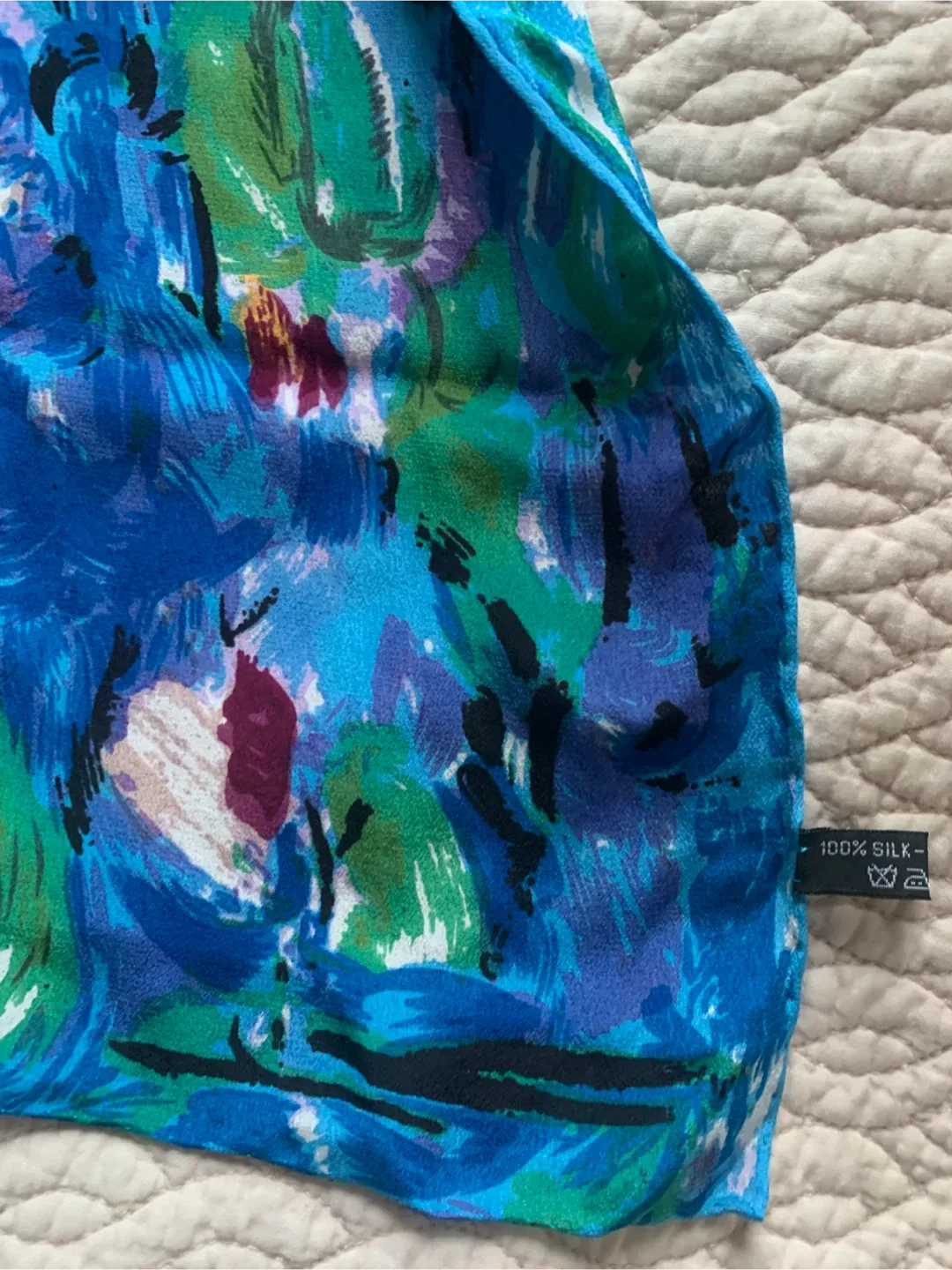 100% Silk Scarf image indicator(2)