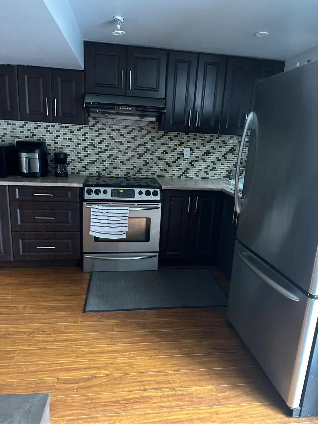 Bachelor for rent near Mavis and 407 image indicator(3)