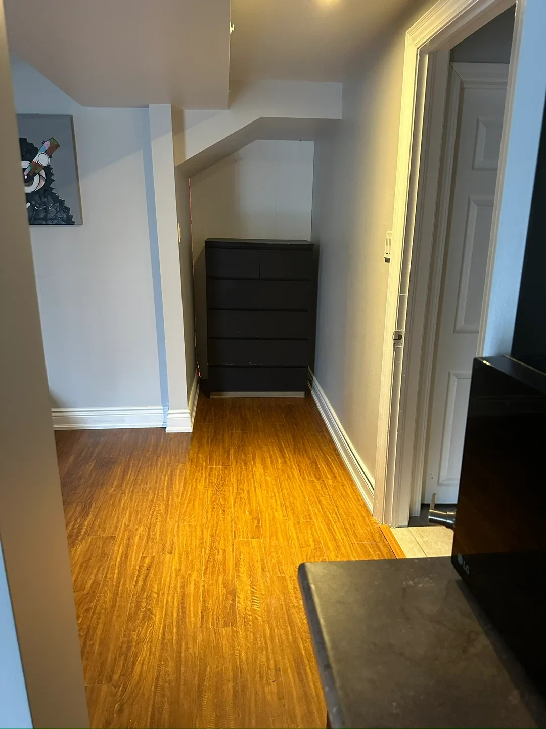 Bachelor for rent near Mavis and 407 image indicator(6)