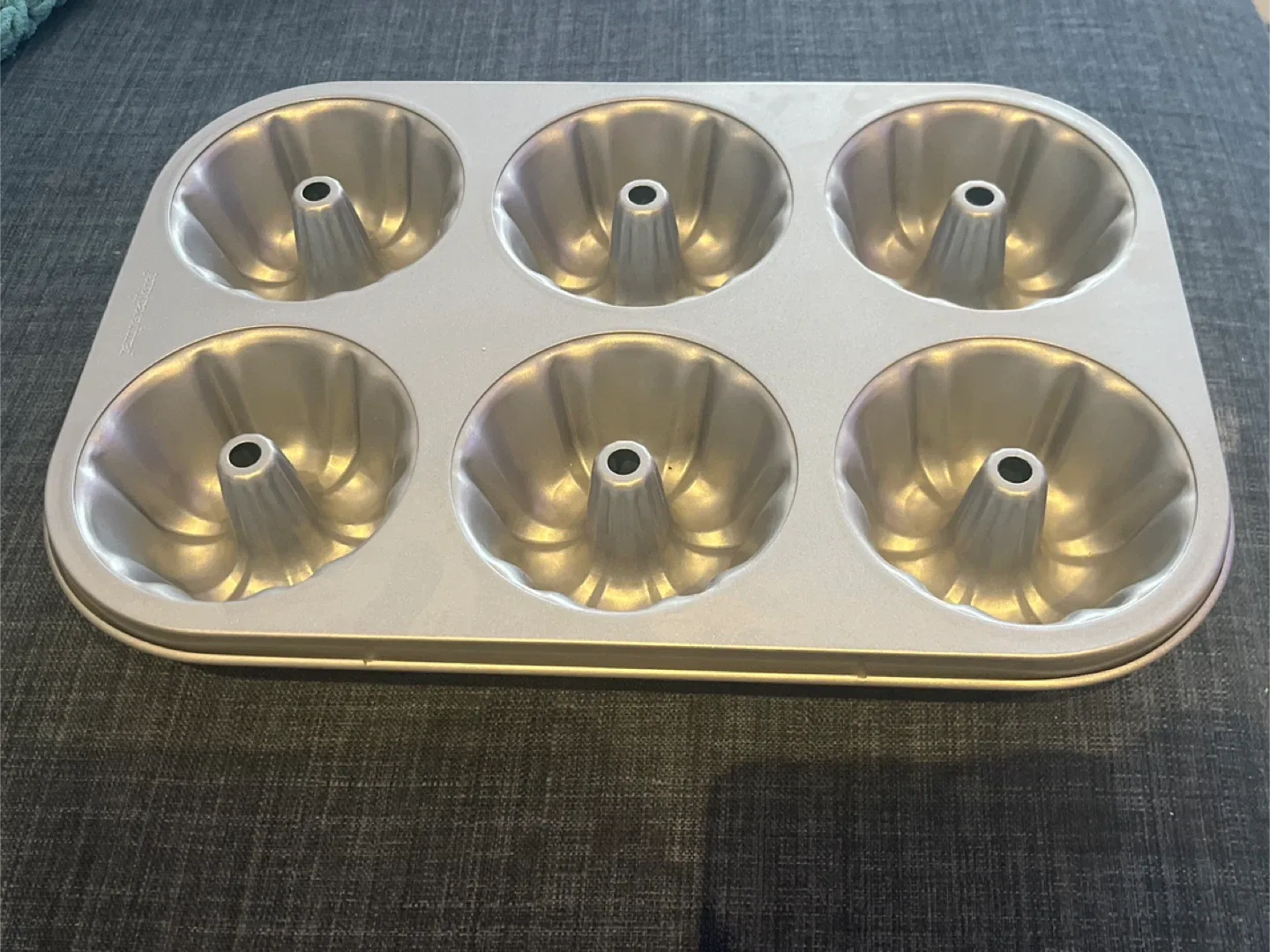 Pampered Chef Mini Fluted Cake Pan - 6 Cup image indicator(3)