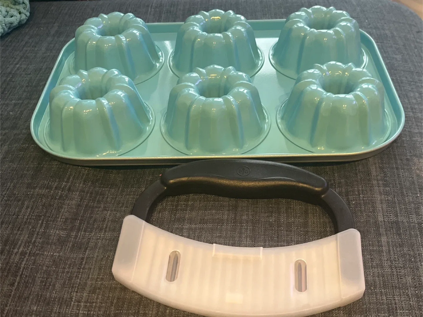 Pampered Chef Mini Fluted Cake Pan - 6 Cup