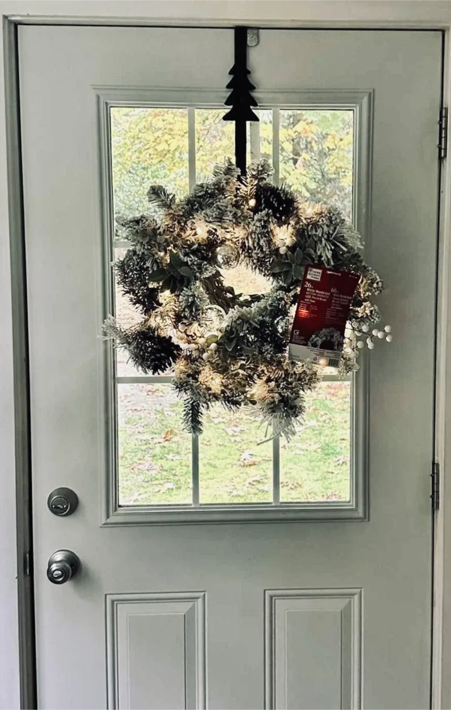 NEW 26 Inch Winter Wonderland Pre-Lit Flocked Wreath with Timer…