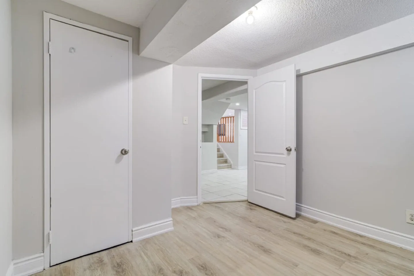 Freshly Renovated 2-Bedroom, 1-bathroom Walk-In Basement image indicator(6)