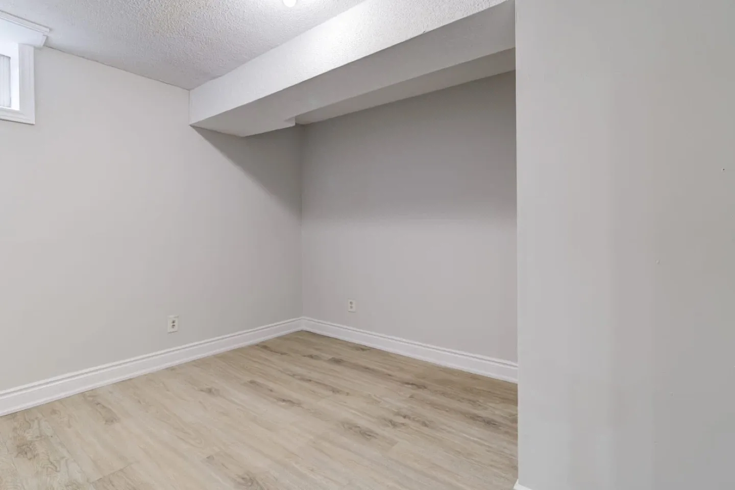 Freshly Renovated 2-Bedroom, 1-bathroom Walk-In Basement image indicator(8)