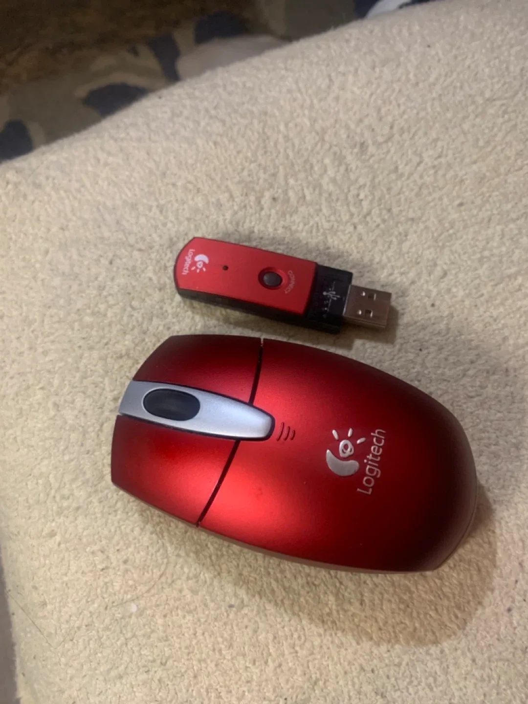 Logitech Red Wireless Mouse with USB Receiver image indicator(4)