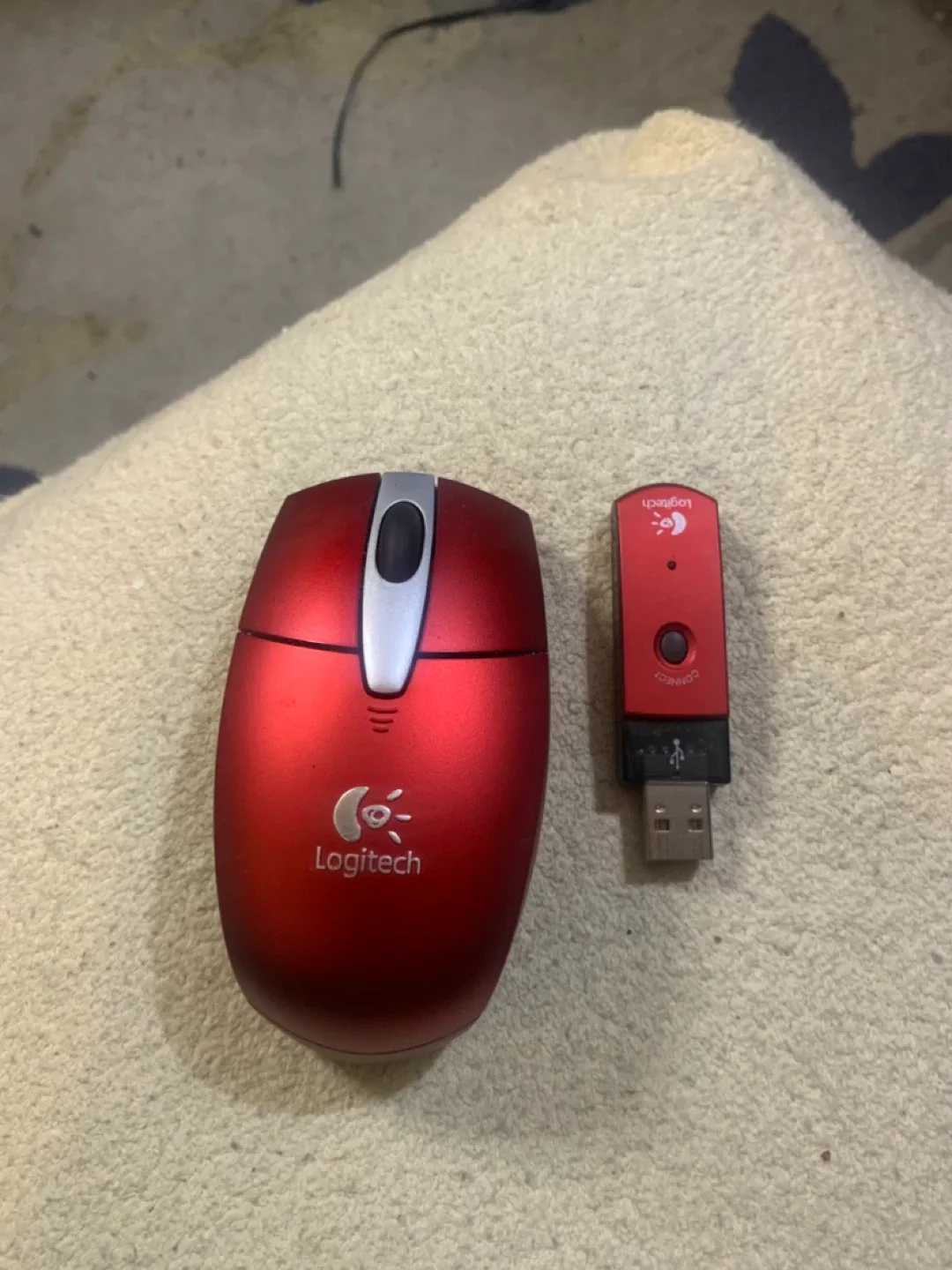 Logitech Red Wireless Mouse with USB Receiver image indicator(2)