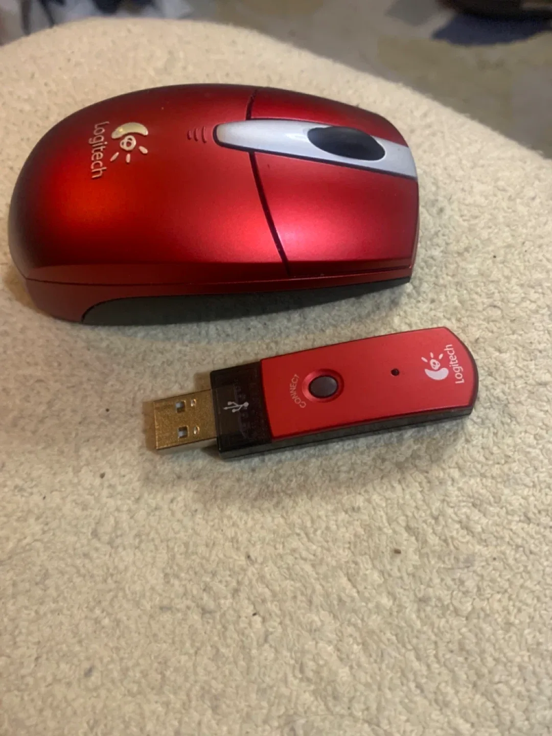 Logitech Red Wireless Mouse with USB Receiver image indicator(3)