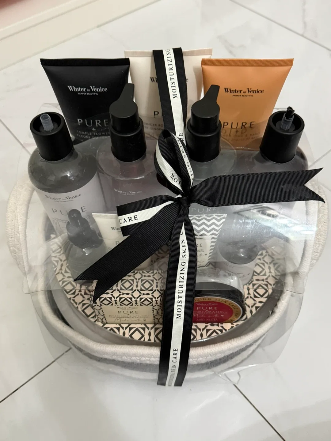 Winter in Venice Gift Basket