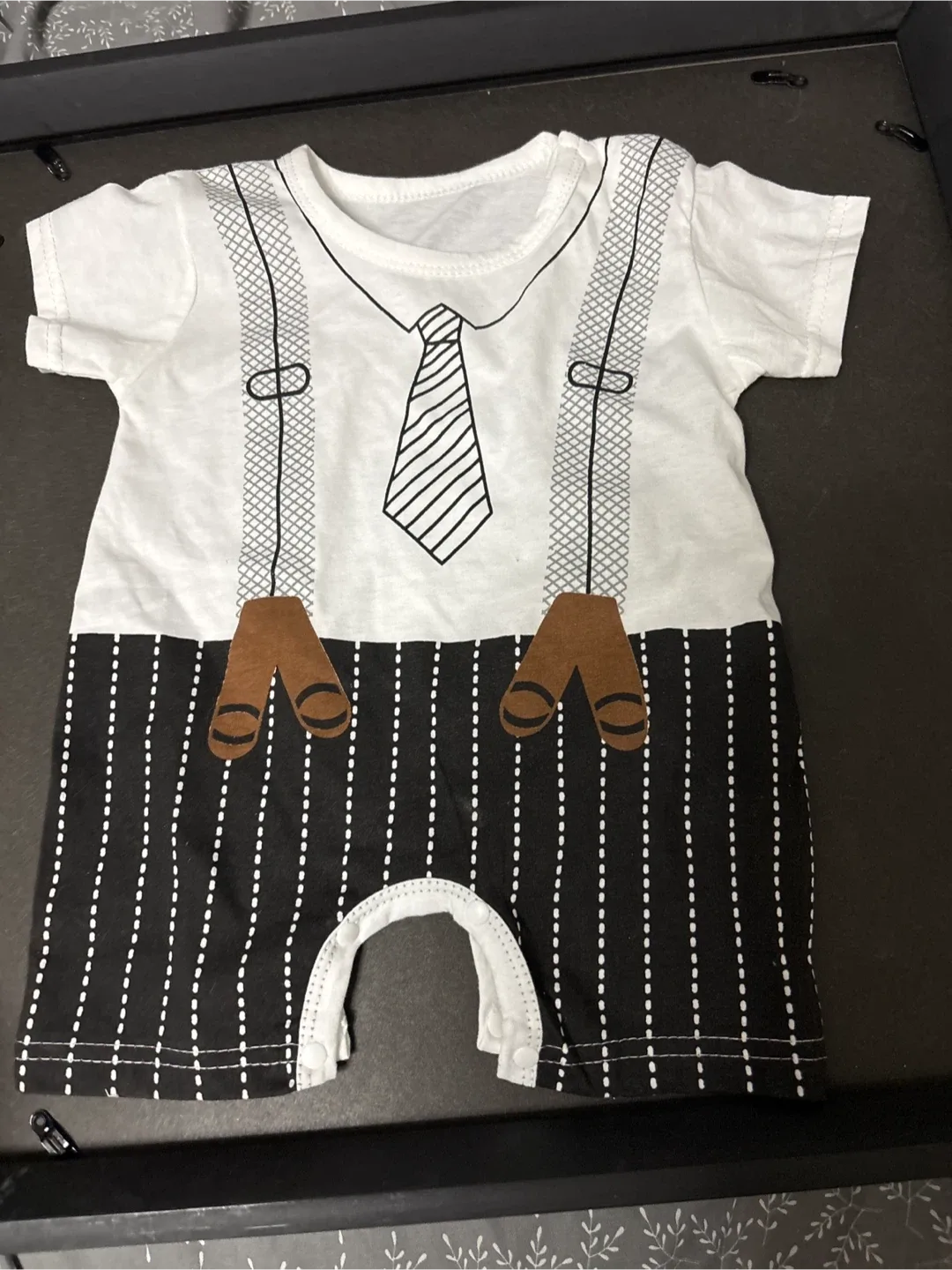 NEW adorable Baby Clothes Bundle (3-6 Months) image indicator(4)