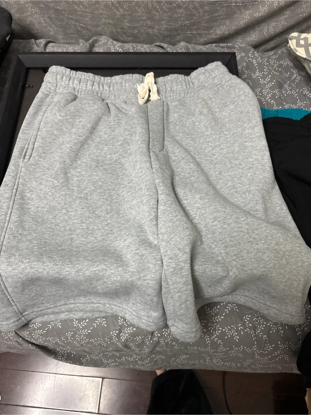 NEW Forever 21 Men's Shorts - 2 pairs Black & Grey - Size L image indicator(2)