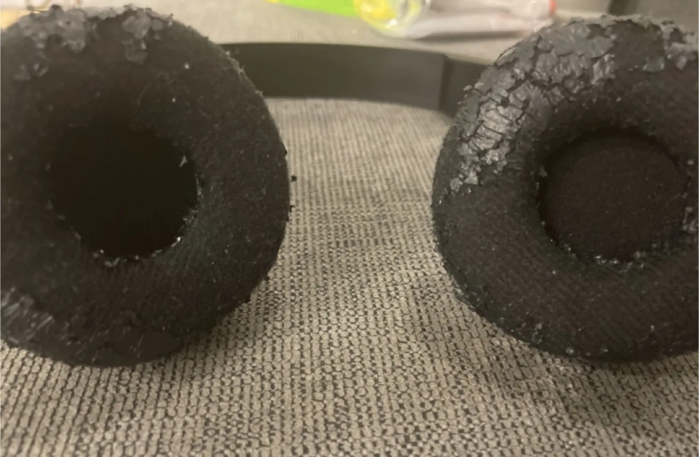 JBL Headphones - Well Used image indicator(2)