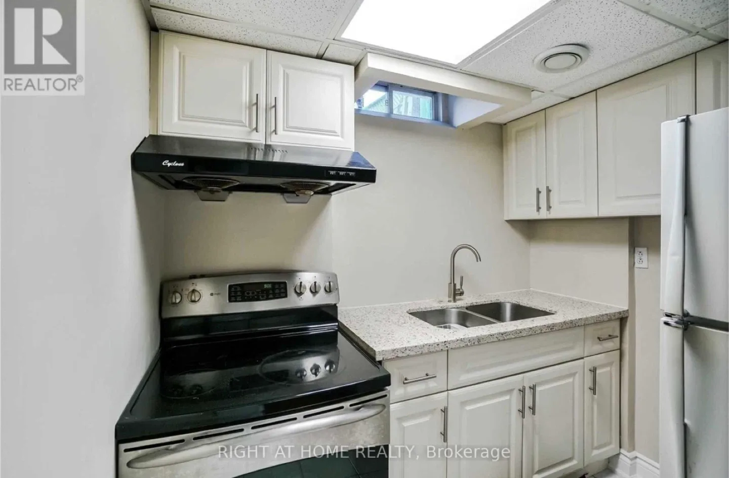 1 bedroom basement image indicator(3)