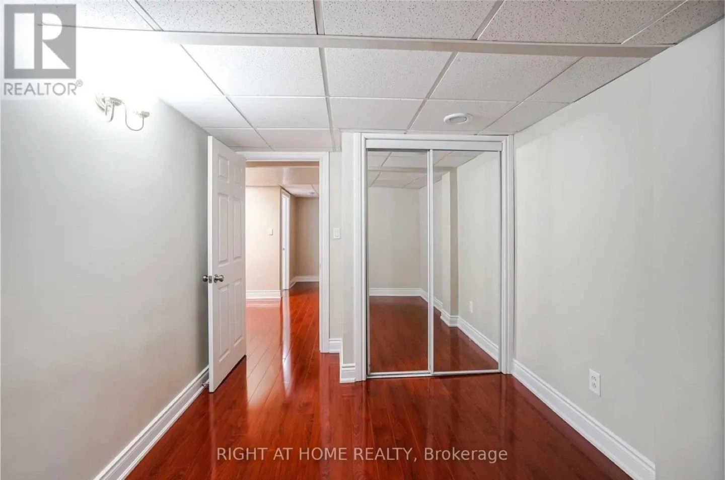 1 bedroom basement image indicator(5)