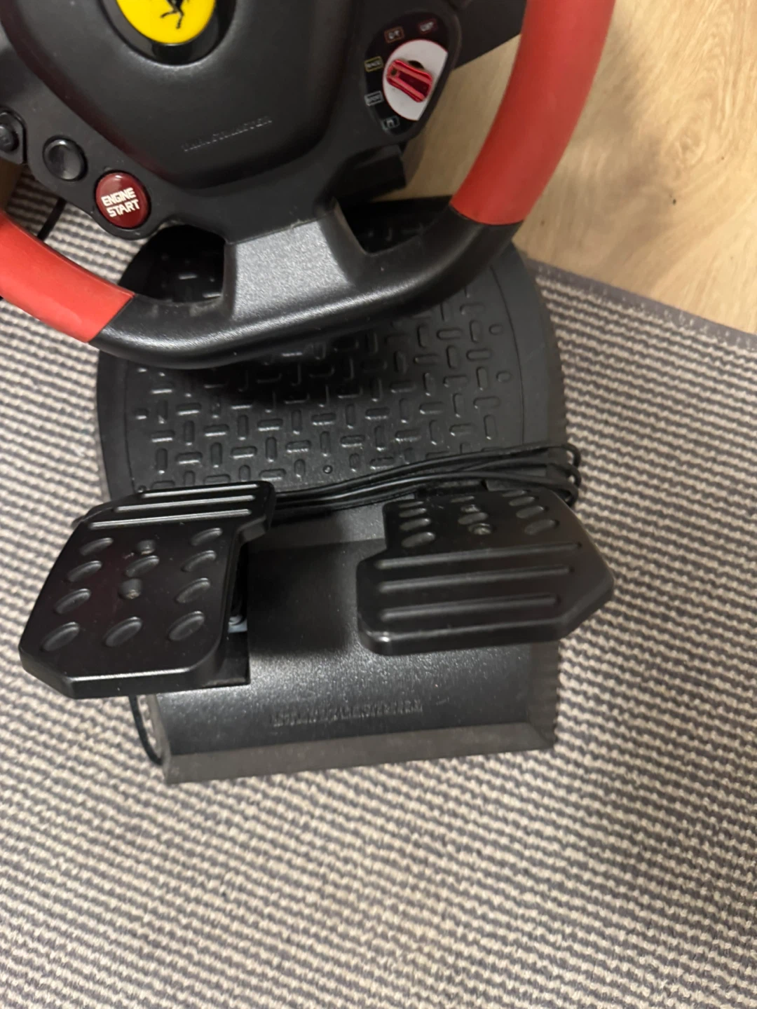 Ferrari Racing Wheel with Pedals - photo 2