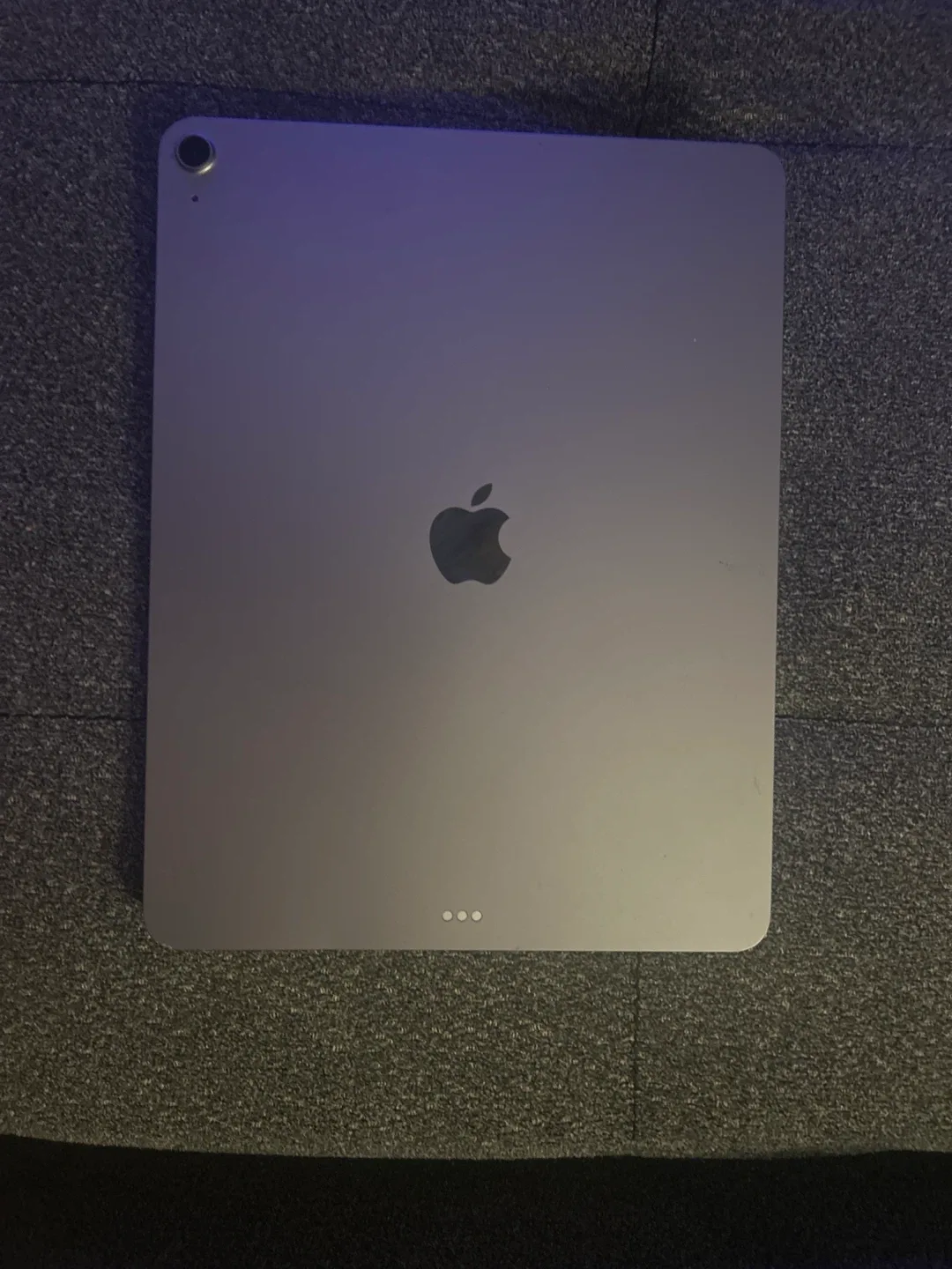 Apple iPad Air 13-inch (M3) - Like New! image indicator(2)