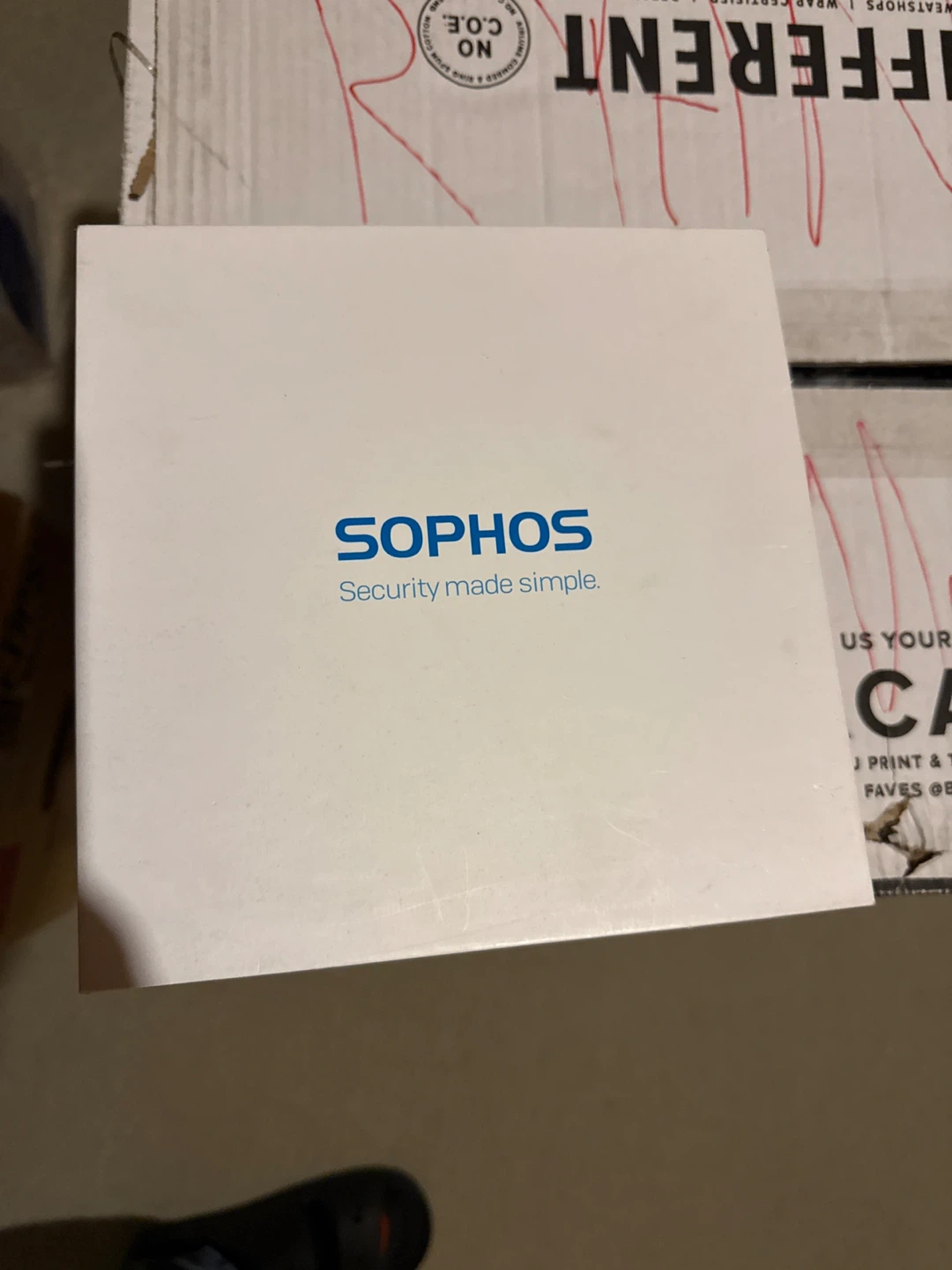 Sophos APX 530 Wireless access point - New in Box! - photo 3
